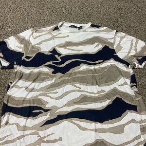 Sean John White and Gray Short Sleeve Tee with Dynamic Stripes